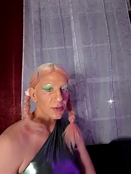 mistismoker: διαδικτυακό σόου στην κάμερα