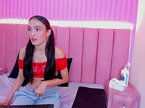 LolaWhiteのライブXXXチャット