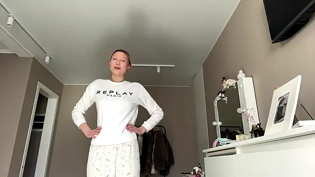 Pokazy przed kamerką – VibeAnna