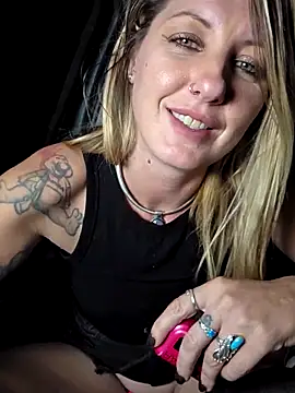 SheIsSomething's Webcam Show