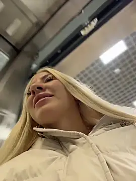 NewLale Show in webcam