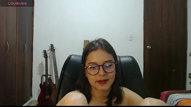 MadieeLorez élő XXX-chatje