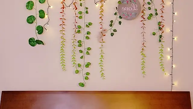 Ajua__Uva's Live XXX Chat