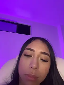 nyna_1 Adlı Modelin Canlı XXX Sohbeti