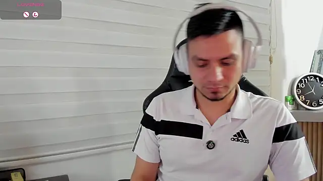 Rick_Adams Show in webcam