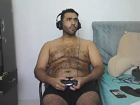 AlphaLatinoBear Webcam Show