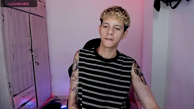 tylernova Pertunjukan Webcam