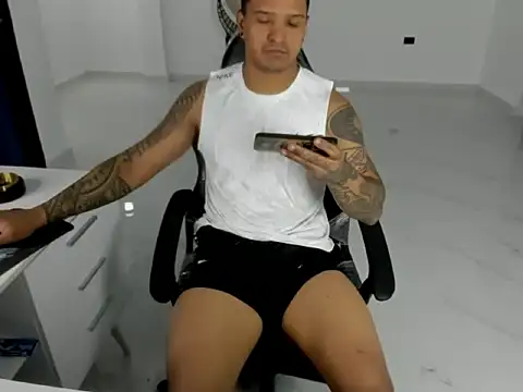 master_leather 即時 XXX 聊天