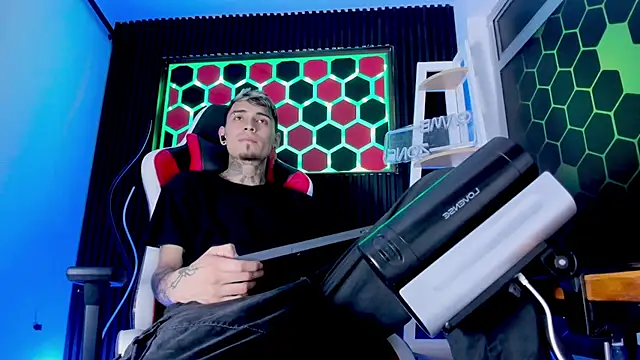 Max_Hader_: онлайн-секс-чат