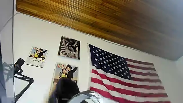 charlie_hotxxx 在線直播表演