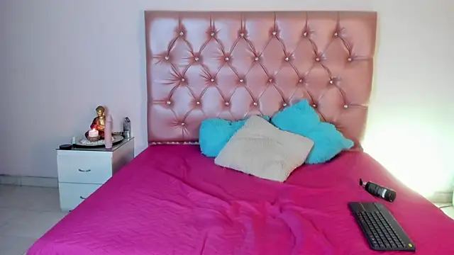 Ashtart_1n Live XXX chat