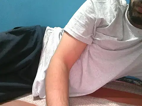 Precumboner webkamerás műsora