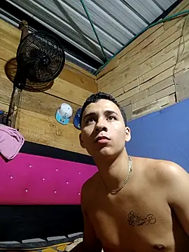 Emyli_Liamm 即時 XXX 聊天