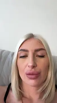 Czat XXX na żywo – Mia_Roxie