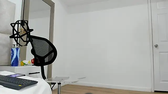 Sara_BigAss- Chat XXX live