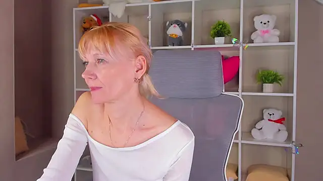 Julie_Lucas Chat XXX in diretta