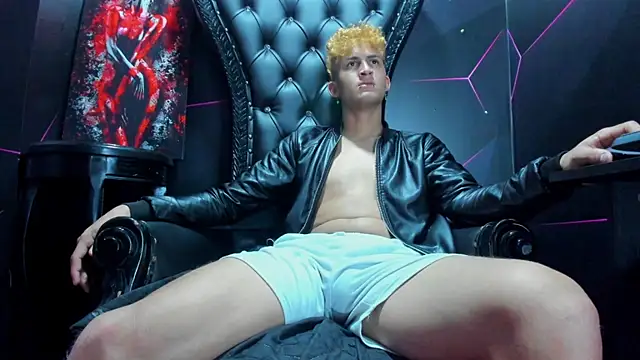 Pokazy przed kamerką – Ethan_Waalker