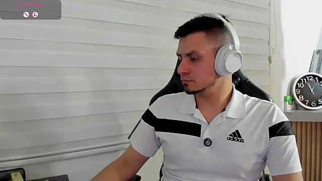 XXX chat uživo modela Rick_Adams