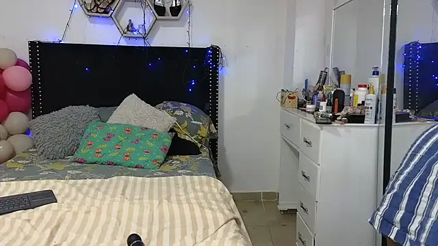 Czat XXX na żywo – charlotte_077