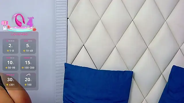 GinaBear Show in webcam