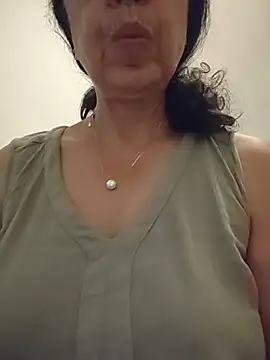 NakedMILFx Chat XXX in diretta