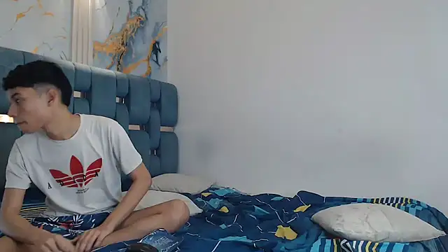 PRETTY_FEM élő XXX-chatje