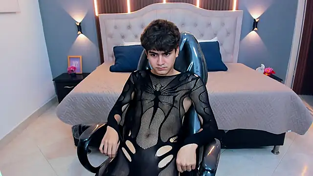 Tommy18__ Chat XXX in diretta