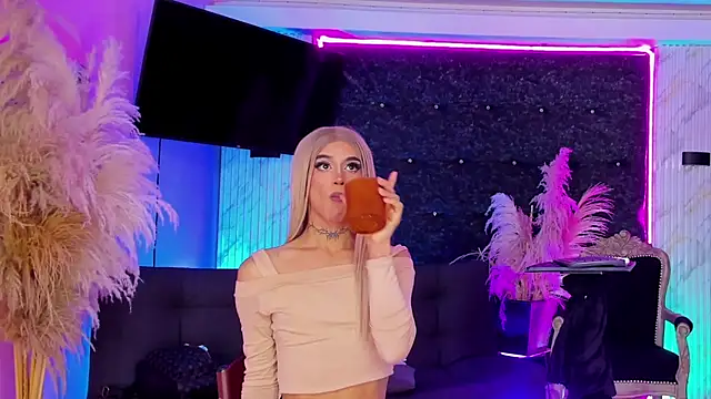 Queens_Wonders_Blonders Adlı Modelin Web Kamerası Şovu