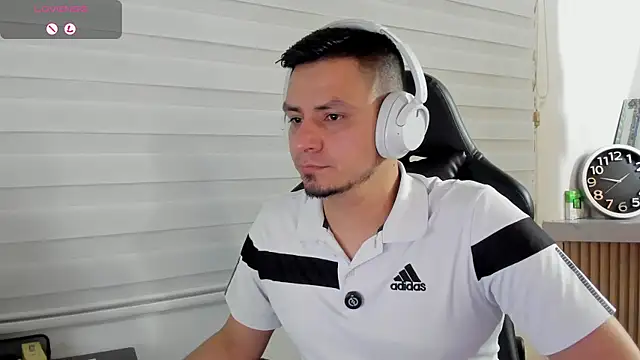 Rick_Adams Show in webcam