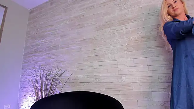 Ivorym00n Webcam show