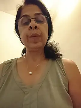 แชท XXX สดของ NakedMILFx