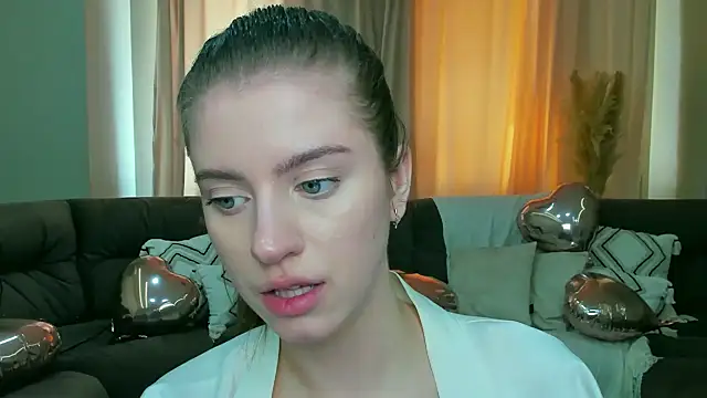 Erica_Kiss 现场XXX聊天