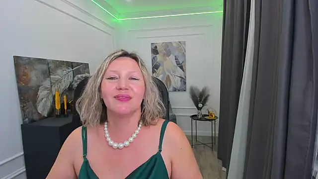 NinaStarle 即時 XXX 聊天