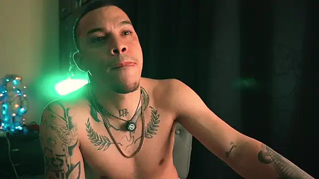 AlphaMasterXxx 网络视讯表演