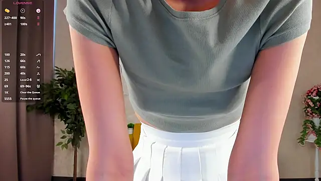 FlirtyAura's Live XXX Chat