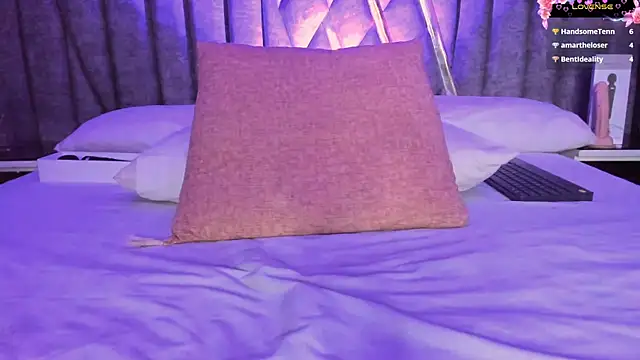 SkylerBloomm's Live XXX Chat