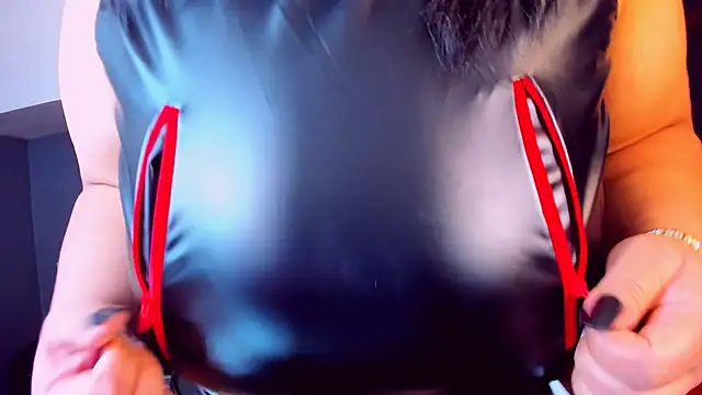 AmyCubes élő XXX-chatje