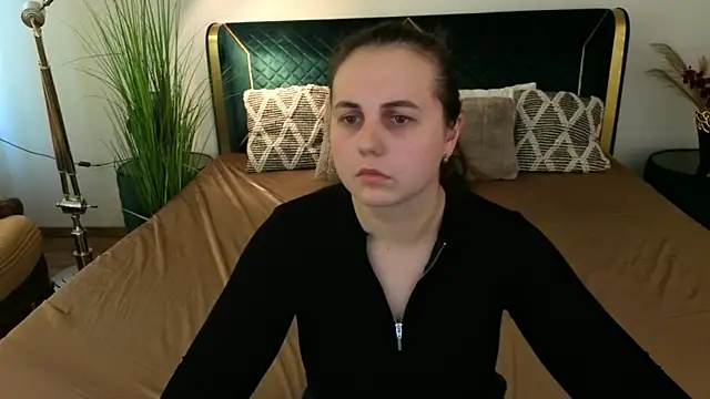 MikaFoxy – webcam-show