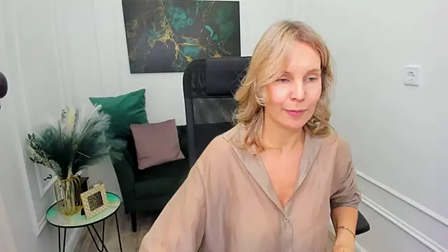 Sinty_Devis Adlı Modelin Canlı XXX Sohbeti