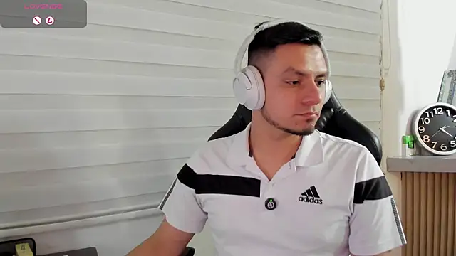 Rick_Adams Adlı Modelin Canlı XXX Sohbeti