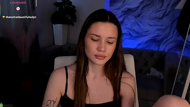 Chat +18 de Aria_Mila ao vivo