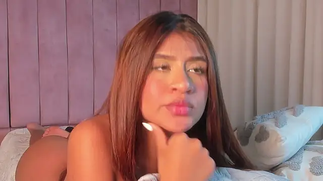 Chat XXX en directo de Elise_Diamond