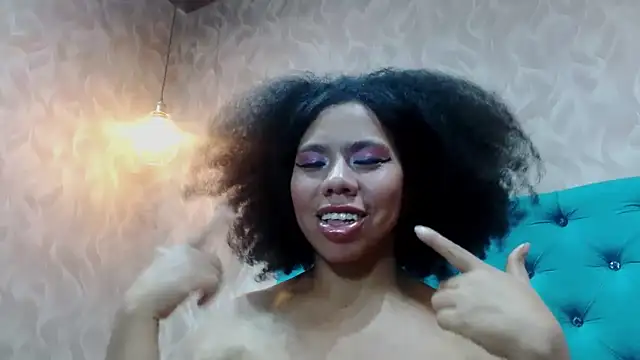 KeniaLovex Adlı Modelin Canlı XXX Sohbeti