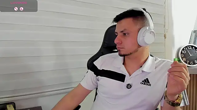 Show modela Rick_Adams na web-kameri