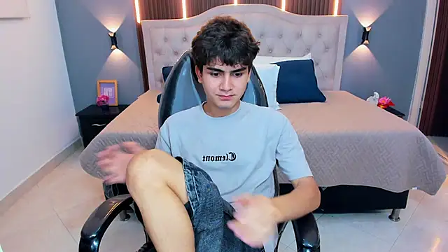 Chat XXX en directo de Tommy18__