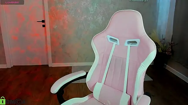 Ella-Ley élő XXX-chatje