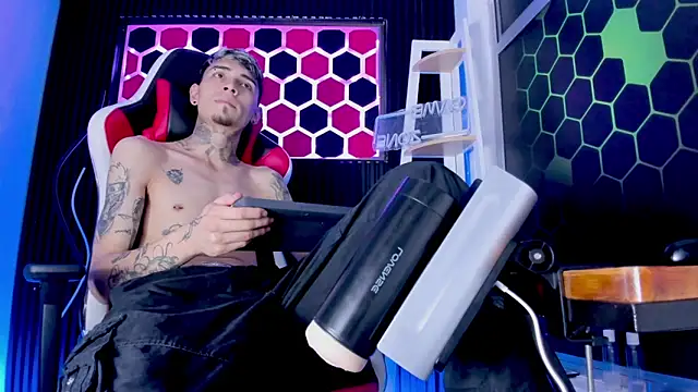 Max_Hader_ élő XXX-chatje