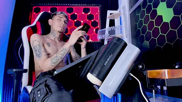 Max_Hader_ Show in webcam