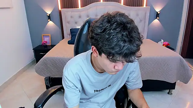 Tommy18__ – Naživo XXX chat