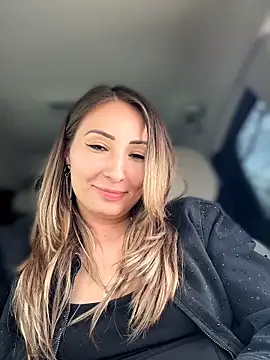 Show modela Wonder_Kari na web-kameri